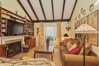 570 Hampton Rd, South Hampton, NY 11968-3019