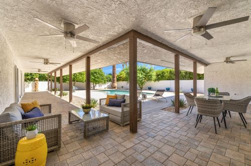 48890 Eisenhower Dr, La Quinta CA  92253-6223 exterior