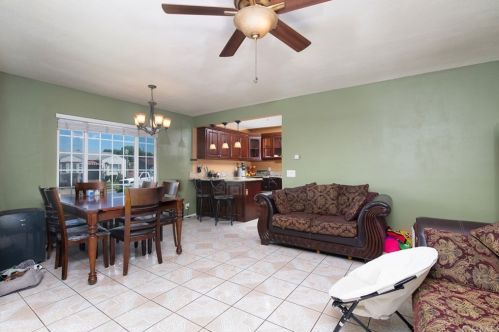 10109 Rosewood Ave, South Gate CA  90280-6461 exterior