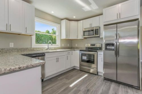 3 Marlin Dr, Waterford CT  06385-2605 exterior