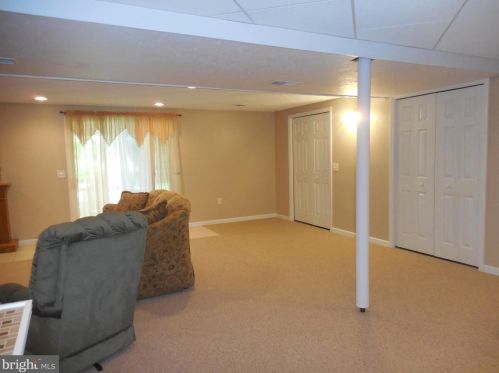 1114 Hunters Chase Ln, Lebanon PA  17046-1575 exterior