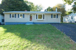 14 Flamingo Dr, Poughkeepsie, NY 12601-5708