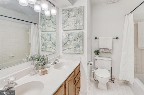 13931 Ruler Ct, Woodbridge VA  22193-3733 exterior