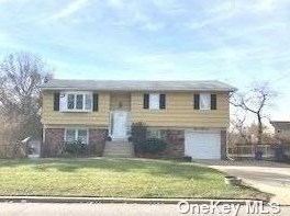 356 Livingston Ave, Babylon, NY 11702-1012