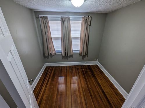 83 Faneuil St, Windsor CT 06095-4523 exterior