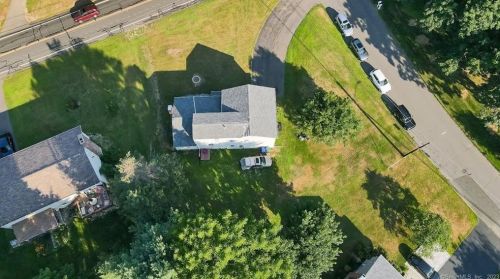 221 Woodland Ave, Bloomfield CT  06002-1357 exterior