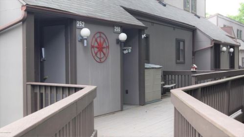 250 High Pass Way, Tannersville, PA 18372-7715