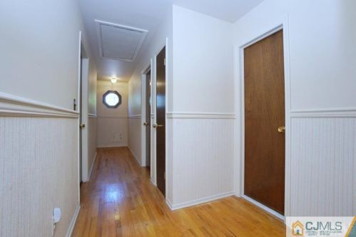 18 Hamilton Dr, East Brunswick NJ  08816-2709 exterior