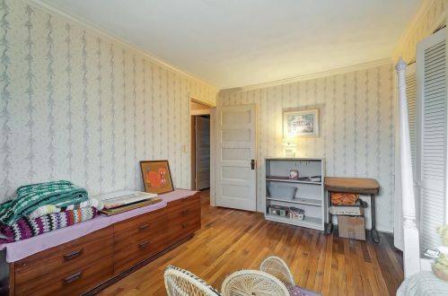 194 Center St, London OH  43140-1406 exterior