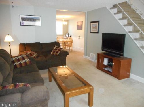 330 Pine St, Manor PA  19036-1008 exterior