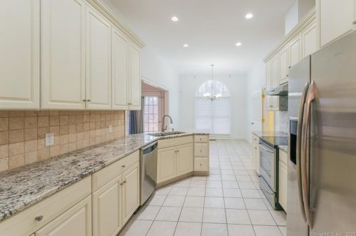 5 Stonewall Rd, Colchester CT  06420-4135 exterior