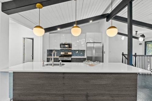 74 Greenwood Ln, White Plains NY  10607-1020 exterior