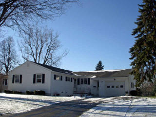 49 Hillside Rd, Penfield, NY 14526-2542
