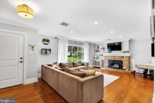 124 Beechwood Rd, Newtown Square, PA 19073-3805