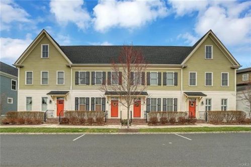 9 Cropsey St, Warwick, NY 10990-3561