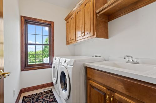 9727 7 Mile Rd, Caledonia, WI 53108-9651