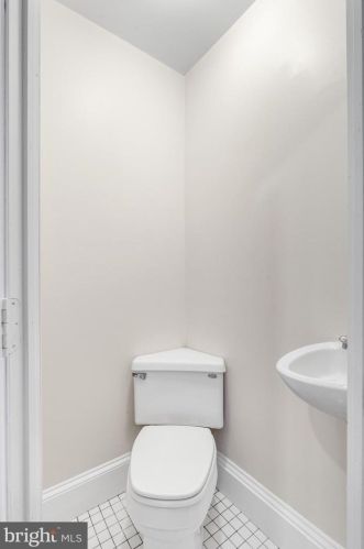 408 19 St, Philadelphia PA 19146-4656 exterior