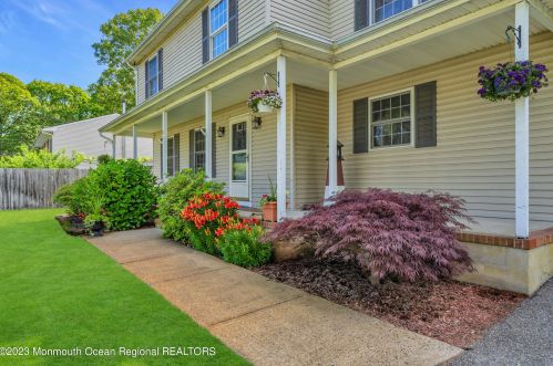 51 Camden Dr, Bricktown NJ 08723-7552 exterior