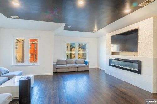 69 13 St, Newark NJ 07107-1108 exterior