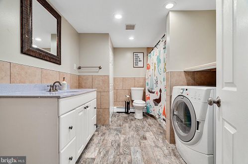 135 Marmic Dr, Southampton PA 18966-1725 exterior