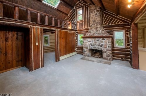 112 Pinecliff Lake Dr, West Milford Lakes, NJ 07480-1378