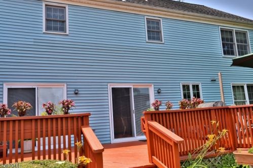 5 Pinewood Ln, Washington, NJ 07882-4012