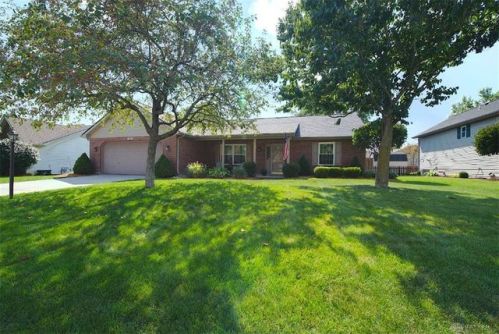 105 Ewing Ct, Englewood, OH 45322-8767