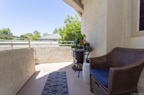 25526 Hemingway Ave, Santa Clarita, CA 91381-1903