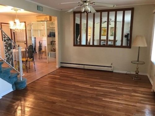 1052 Erie Ave, North Lindenhurst, NY 11757-2117