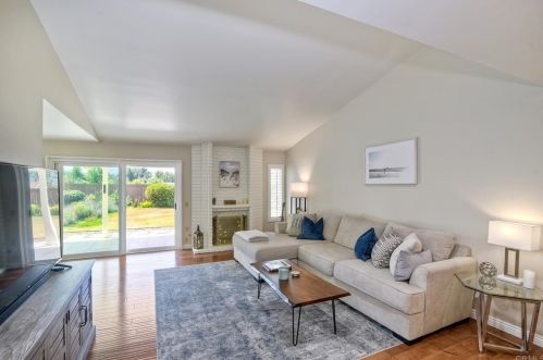 30065 Villa Alturas Dr, Temecula CA  92592-2105 exterior