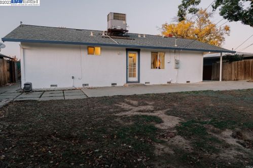 233 Monte Vista Ave, Vacaville CA  95688-3842 exterior