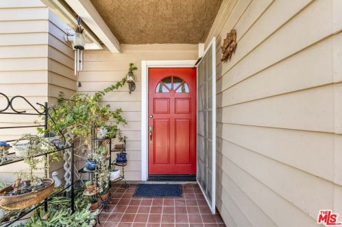 28135 Royal Rd, Santa Clarita, CA 91384-3025