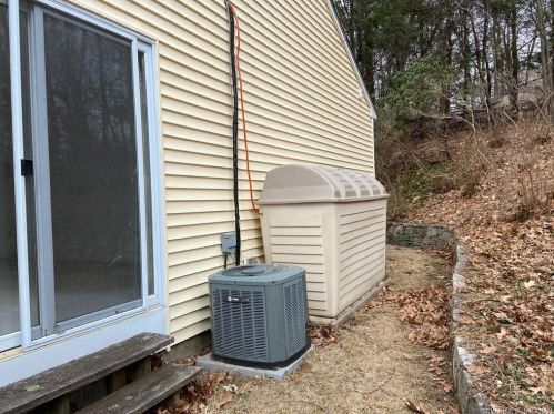 23 Fresh Meadow Rd, Upper Stepney CT  06468-1023 exterior