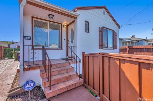 1244 106th Ave, Oakland CA  94603-3814 exterior