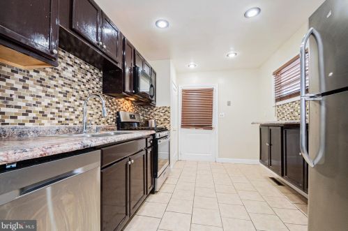 12 Wardor Ave, New Castle, DE 19720-3541