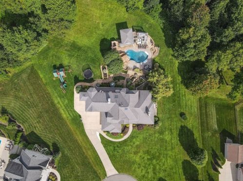 115 Vista Ct, Harmony, PA 16037-7901