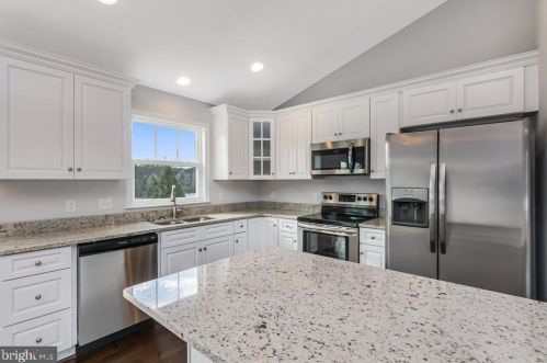 100 Cavern Ct, Locust Grove, VA 22508-5348