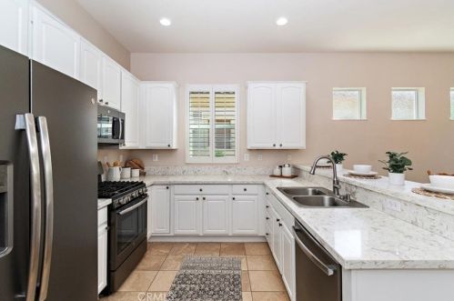 825 Sherwood Ct, Beaumont CA  92223-8556 exterior