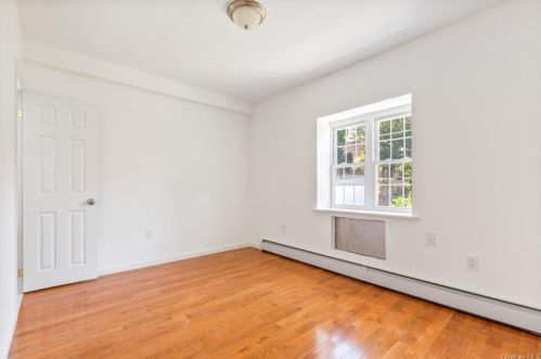 557 Logan Ave, Bronx NY  10465-2509 exterior