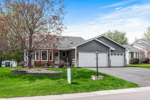 4806 Heather Ridge Rd, Saint Paul, MN 55128-2228