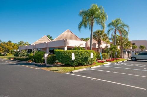175 Turtle Lake Ct, Naples FL  34105-5564 exterior