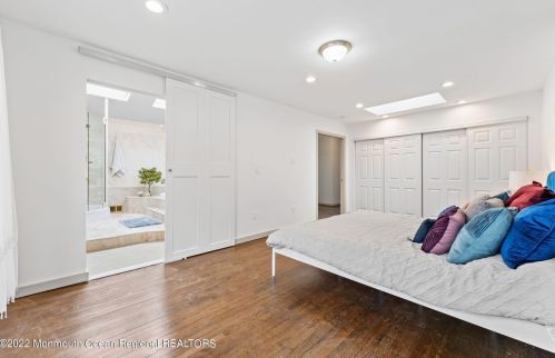 10 Mt Dr, Holmdel Village NJ  07733-1332 exterior