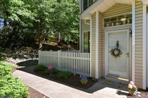 2 Academy Ct, Bedminster, NJ 07921-1819