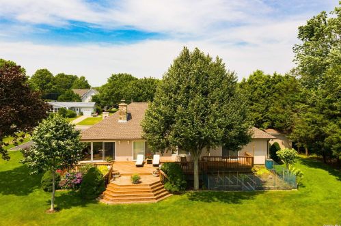 2060 Clearview Ave, Southold, NY 11971-1901