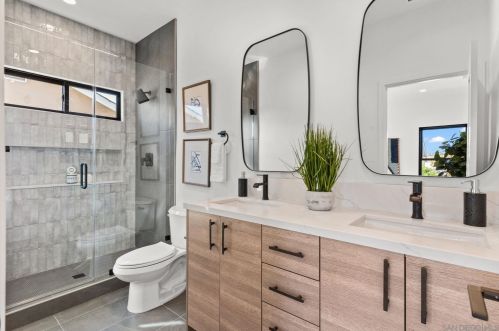 1855 Frankfort St, San Diego CA  92110-3514 exterior