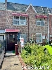 132-06 101st St, Jamaica, NY 11417-1109