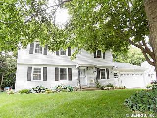 18 Kingsberry Dr, Rochester, NY 14626-2207