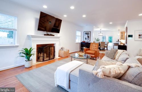 7003 Hickory Hill Rd, Falls Church VA  22042-3903 exterior