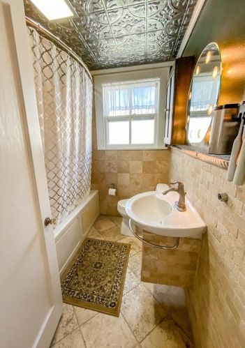 1222 Sealy St, Galveston TX 77550-3811 exterior