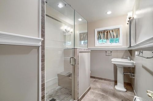 3 Alvin Ct, Poughkeepsie NY  12603-6126 exterior